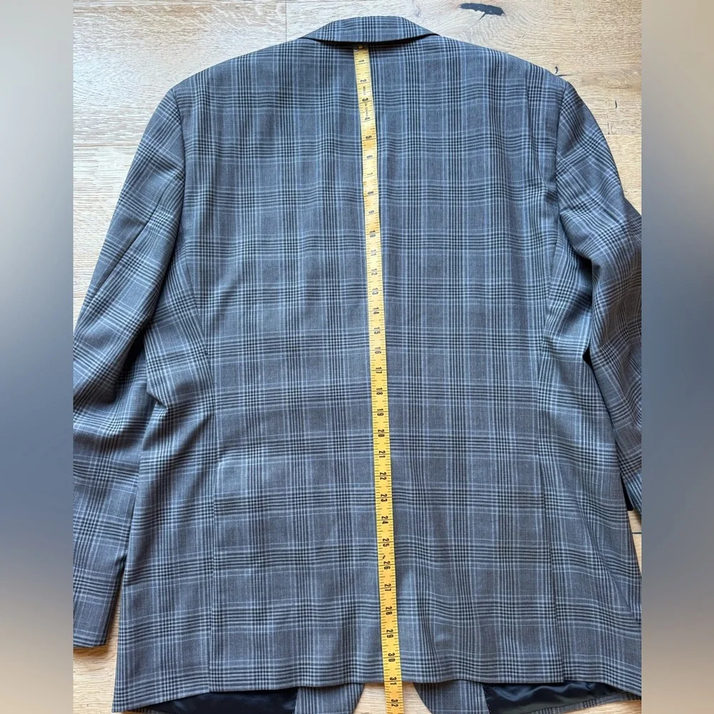 Boss Hugo Boss Plaid Men's Sport coat wool sz 46 R pristine cond price firm!
